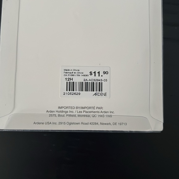 Wireless Earphone case compatible with Apple devices - Picture 2 of 2